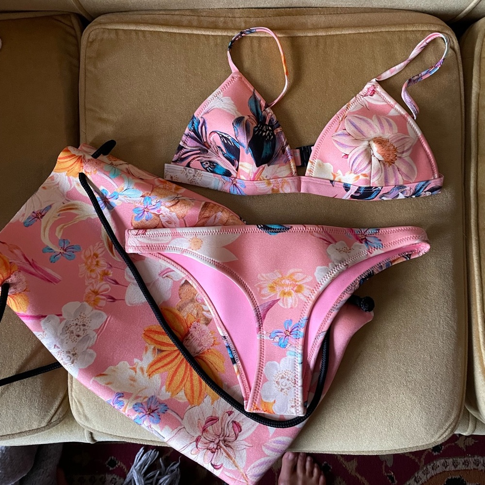 Triangle Swim Set With Drawstring Bag - image 2